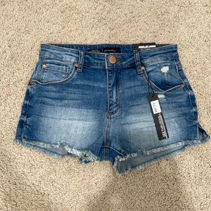 See Thru Soul high rise (2.5 inch inseam) boyfriend shorts size 25